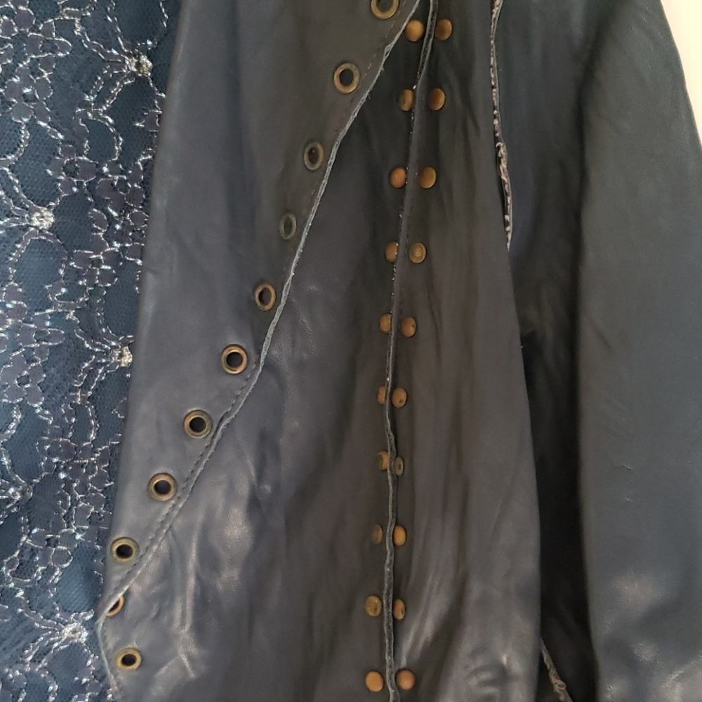 Leather jacket - Picture 2 of 11